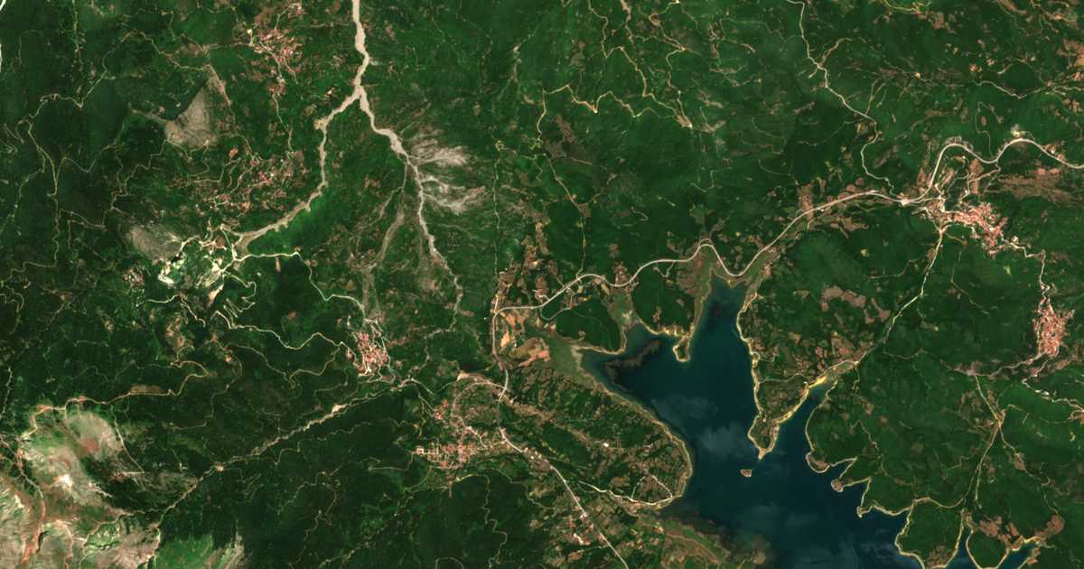 Satellitenkarte von Nevrópoli
