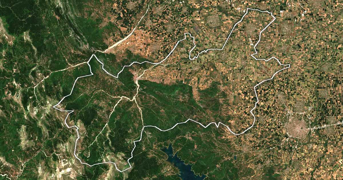 Satellitenbild mit eingezeichneter Grenze: Mouzaki