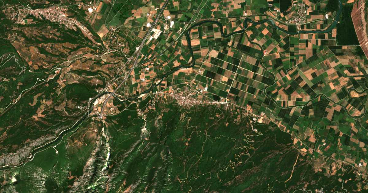 Satellitenkarte von Omólion