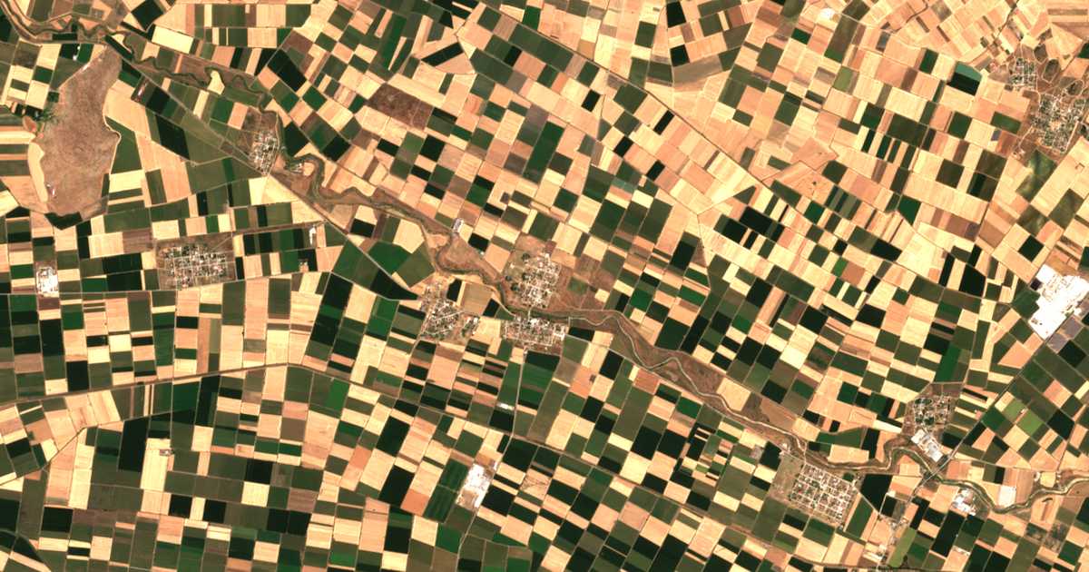 Satellitenkarte von Méga Evýdrion