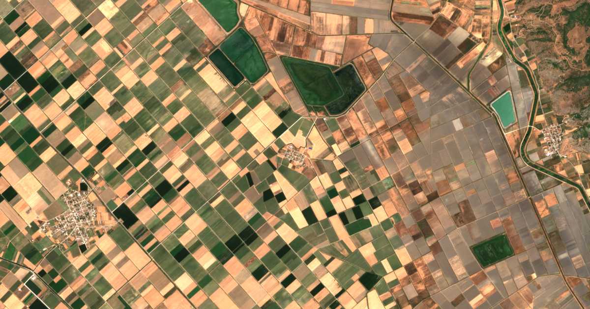 Satellitenkarte von Námata