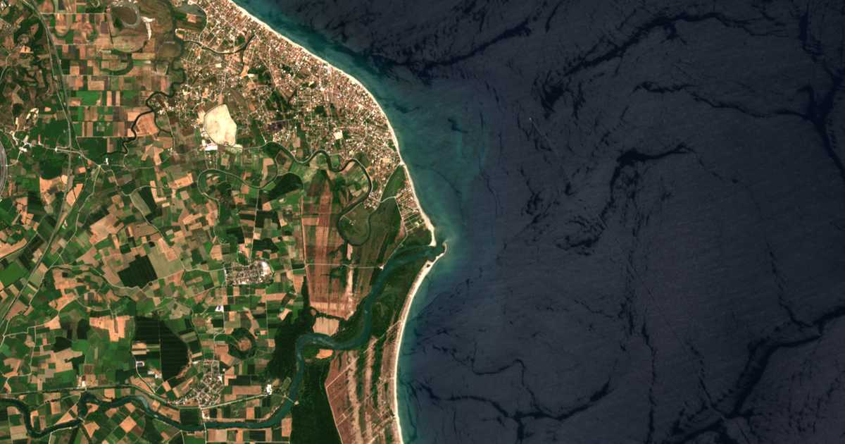 Satellitenkarte von Paralía Kouloúras