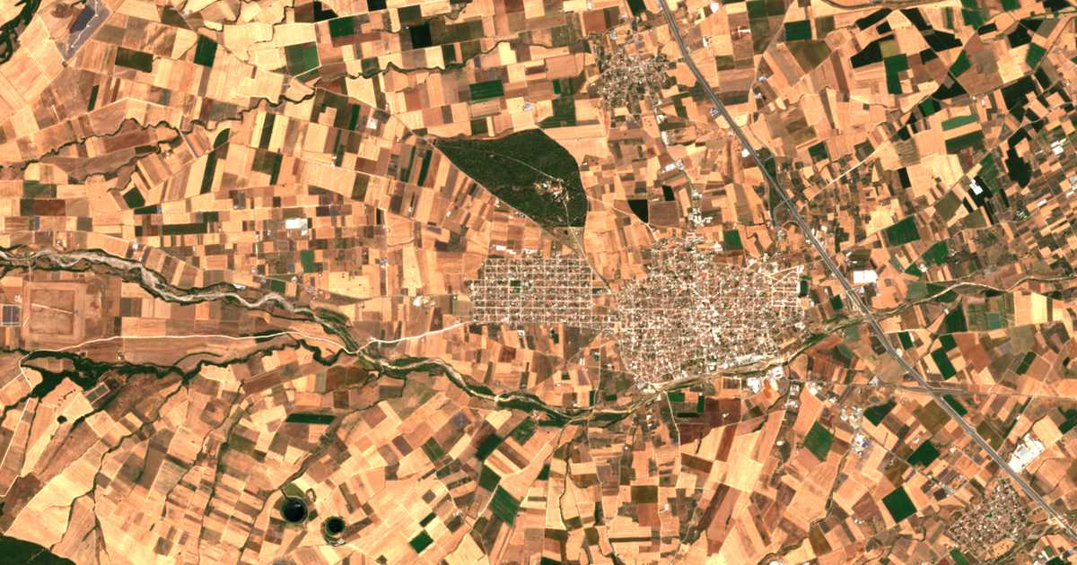 Satellitenkarte von Efxeinoúpolis