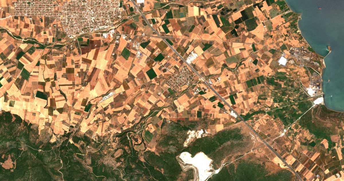 Satellitenkarte von Néos Plátanos