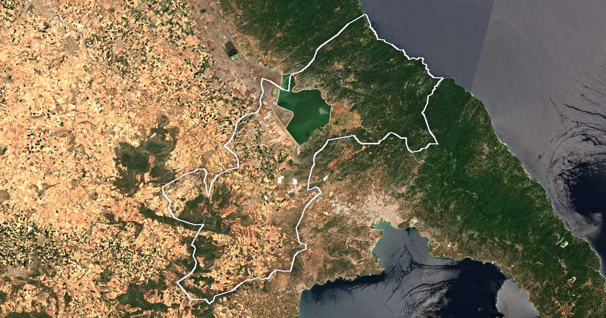 Satellitenbild mit eingezeichneter Grenze: Rigas Fereos