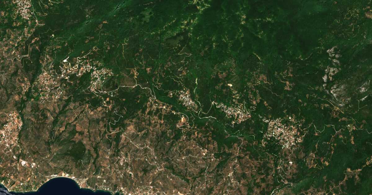 Satellitenkarte von Pinakátes