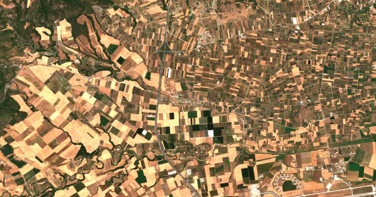 Satellitenkarte von Aïdínion