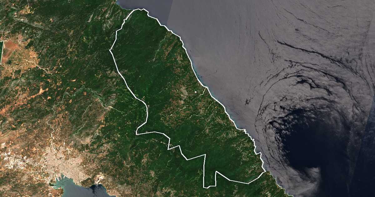 Satellitenbild mit eingezeichneter Grenze: Zagora-Mouresi