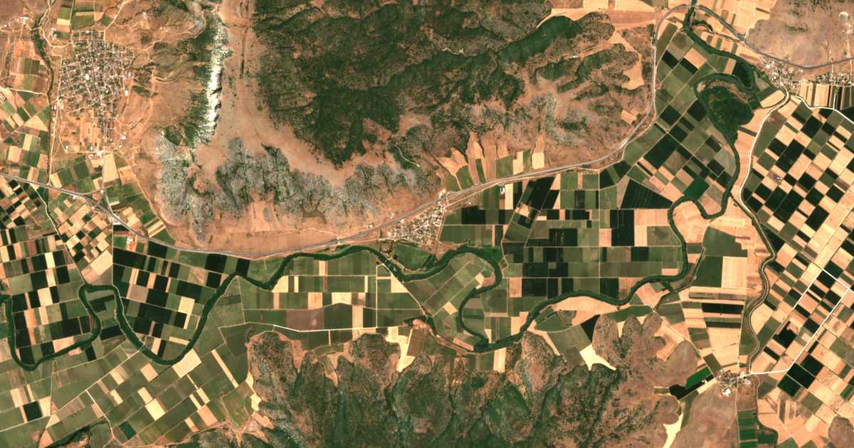 Satellitenkarte von Pineiás