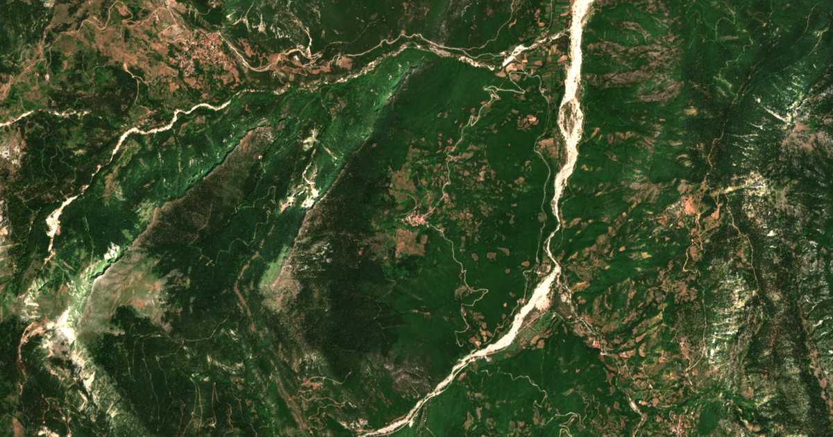 Satellitenkarte von Kalogrianí