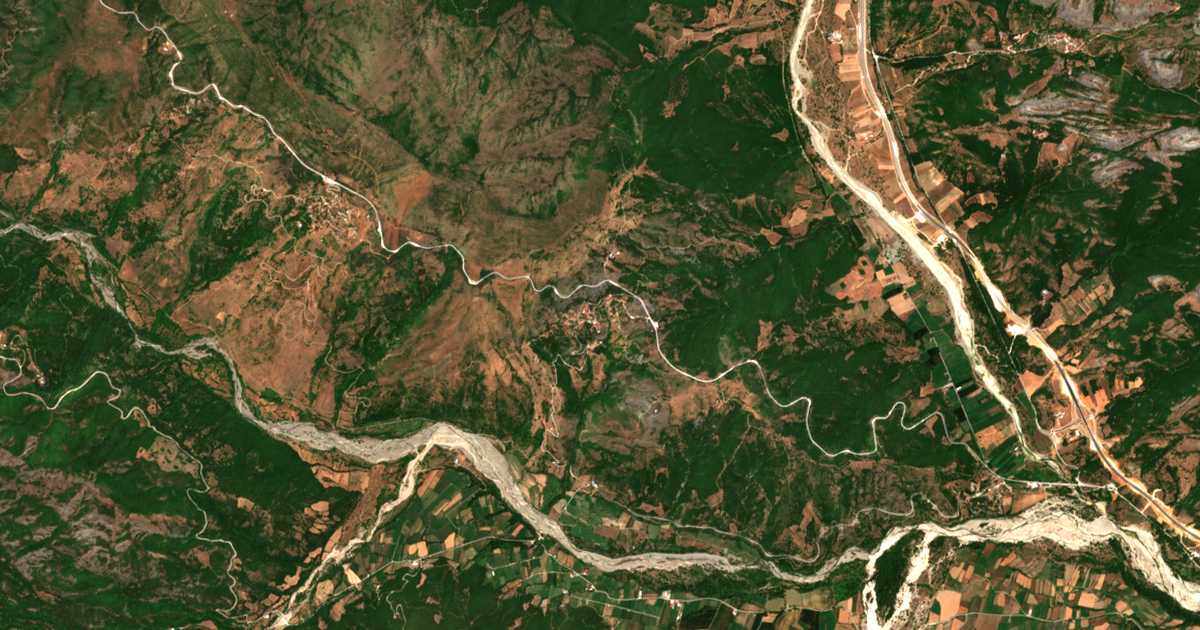 Satellitenkarte von Megáli Keraséa