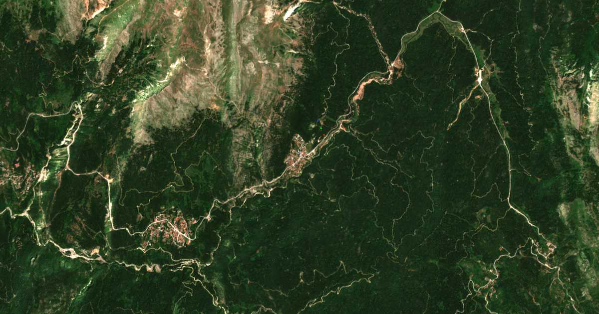 Satellitenkarte von Pertoúlion