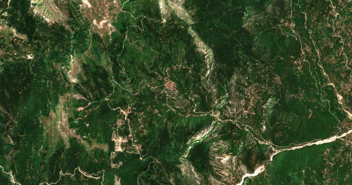 Satellitenkarte von Stournaraíika