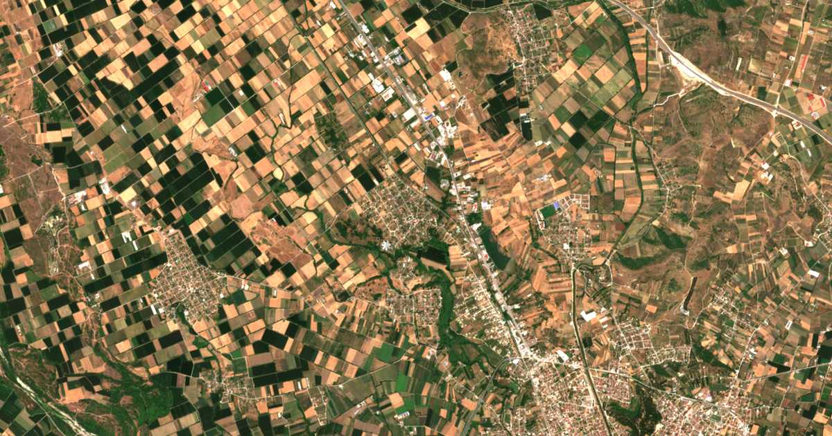Satellitenkarte von Méga Kefalóvryson