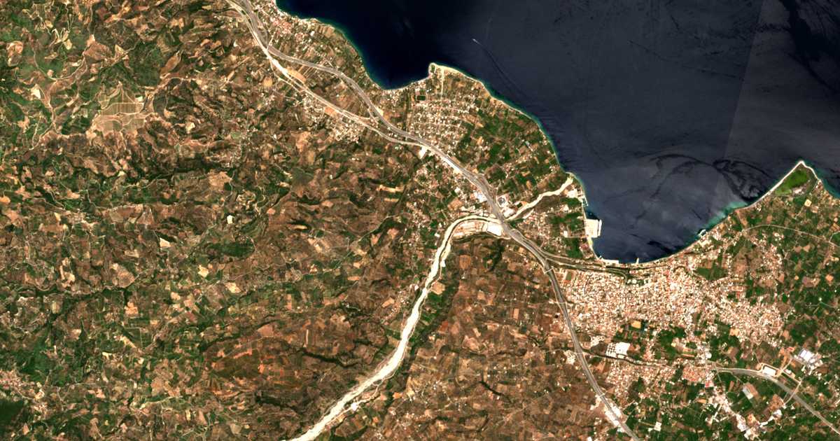 Satellitenkarte von Ágios Konstantínos