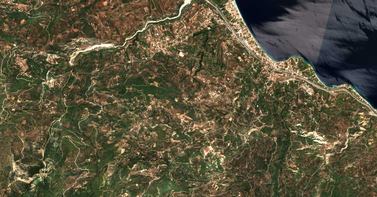 Satellitenkarte von Ámpelos