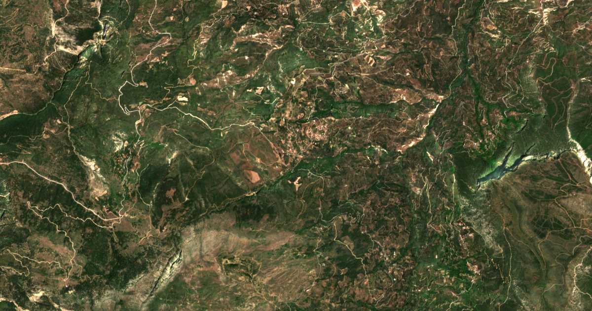 Satellitenkarte von Ampelókipoi