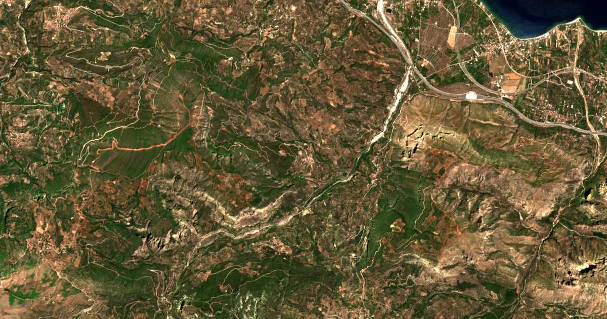 Satellitenkarte von Káto Ptéri
