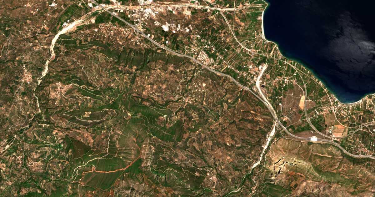 Satellitenkarte von Kerýneia