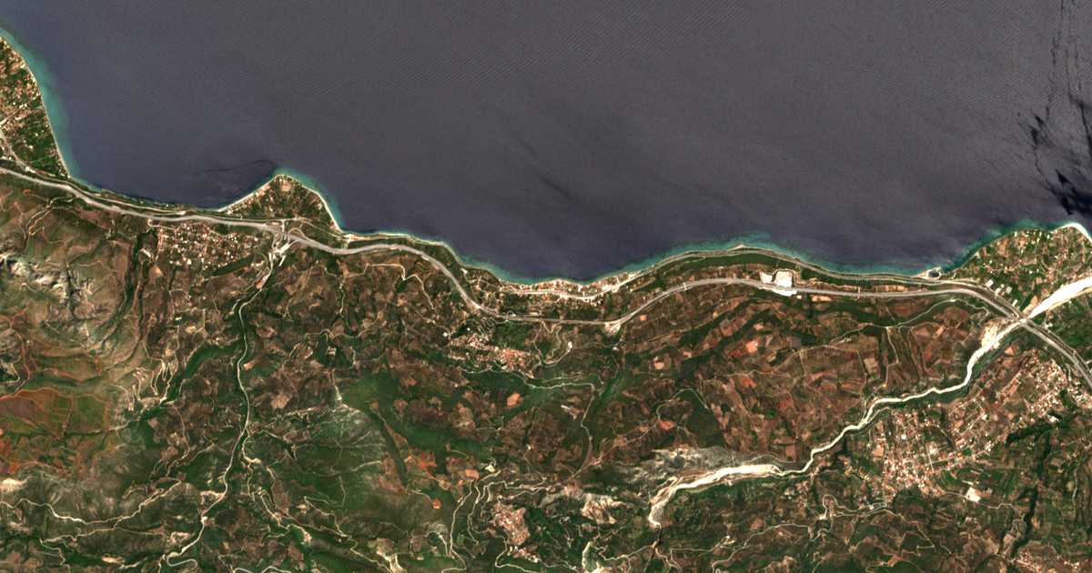Satellitenkarte von Paralía Platánou