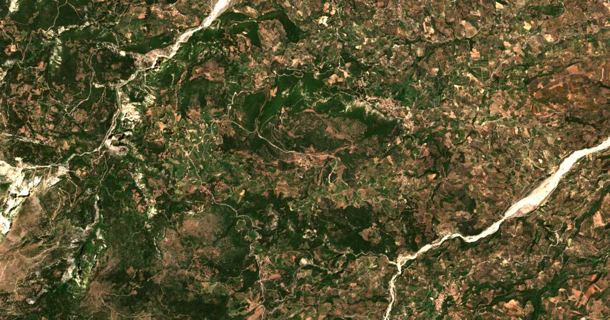 Satellitenkarte von Verínon