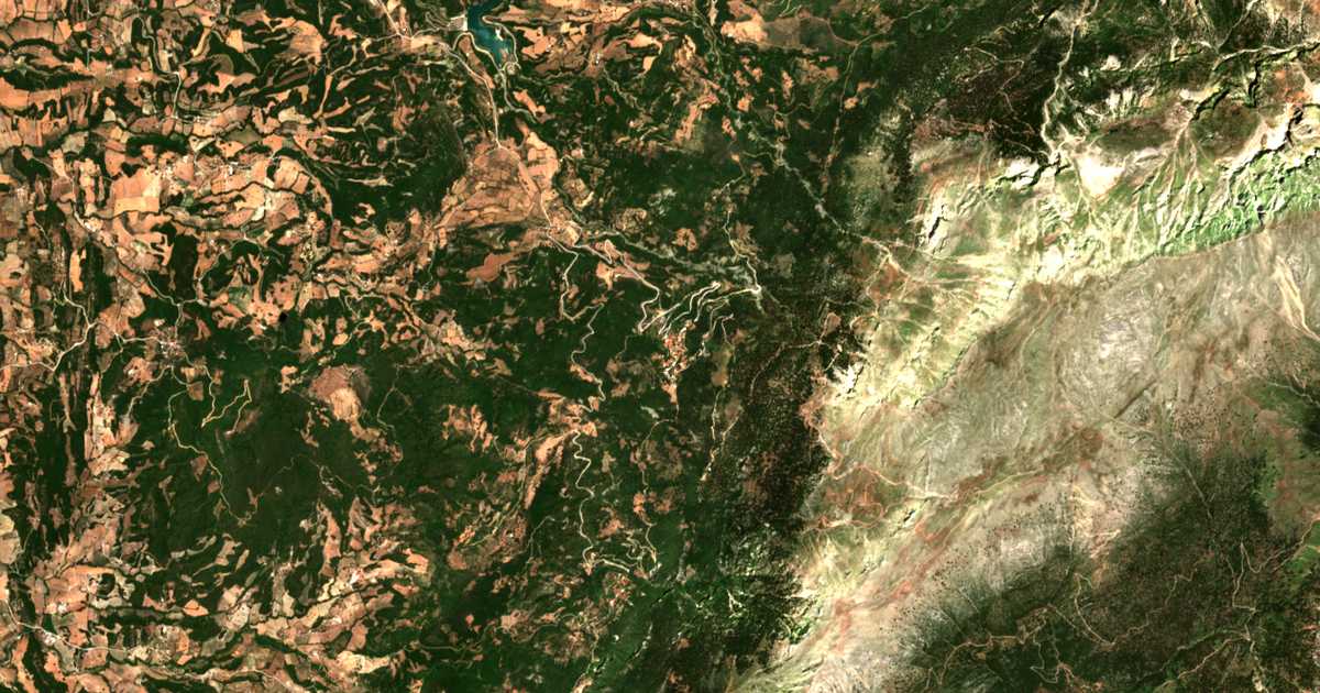 Satellitenkarte von Kalentzi