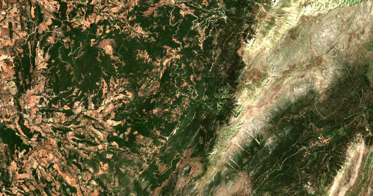 Satellitenkarte von Koumpérion