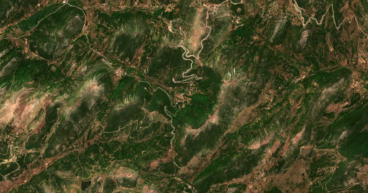 Satellitenkarte von Aroanía