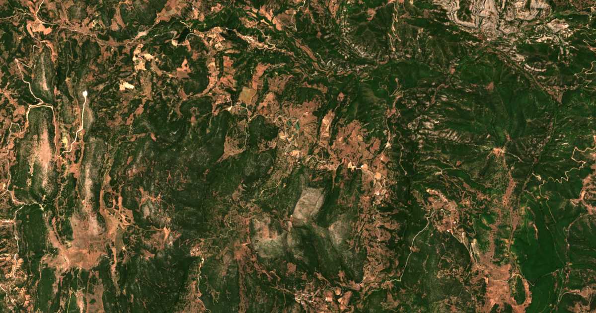 Satellitenkarte von Karoúsion