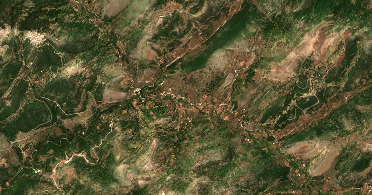 Satellitenkarte von Káto Tripótama