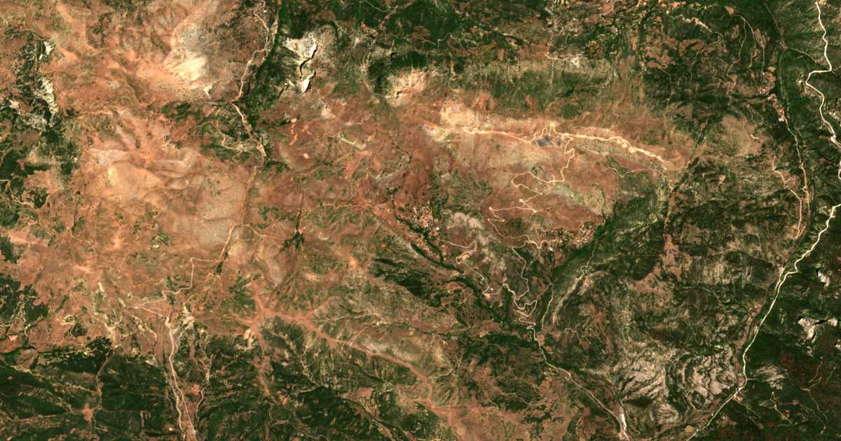 Satellitenkarte von Kerpiní