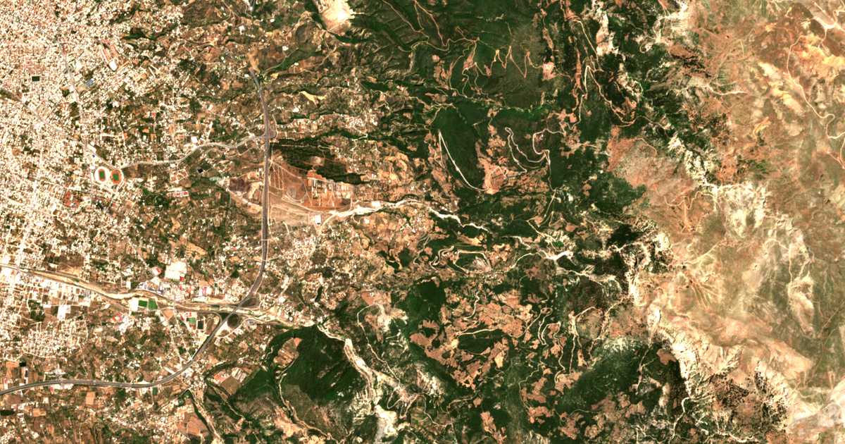 Satellitenkarte von Elikístra