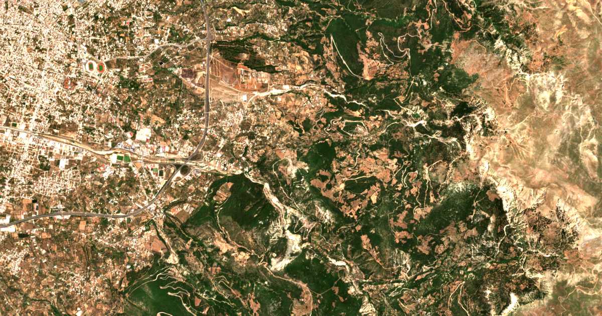 Satellitenkarte von Karyá