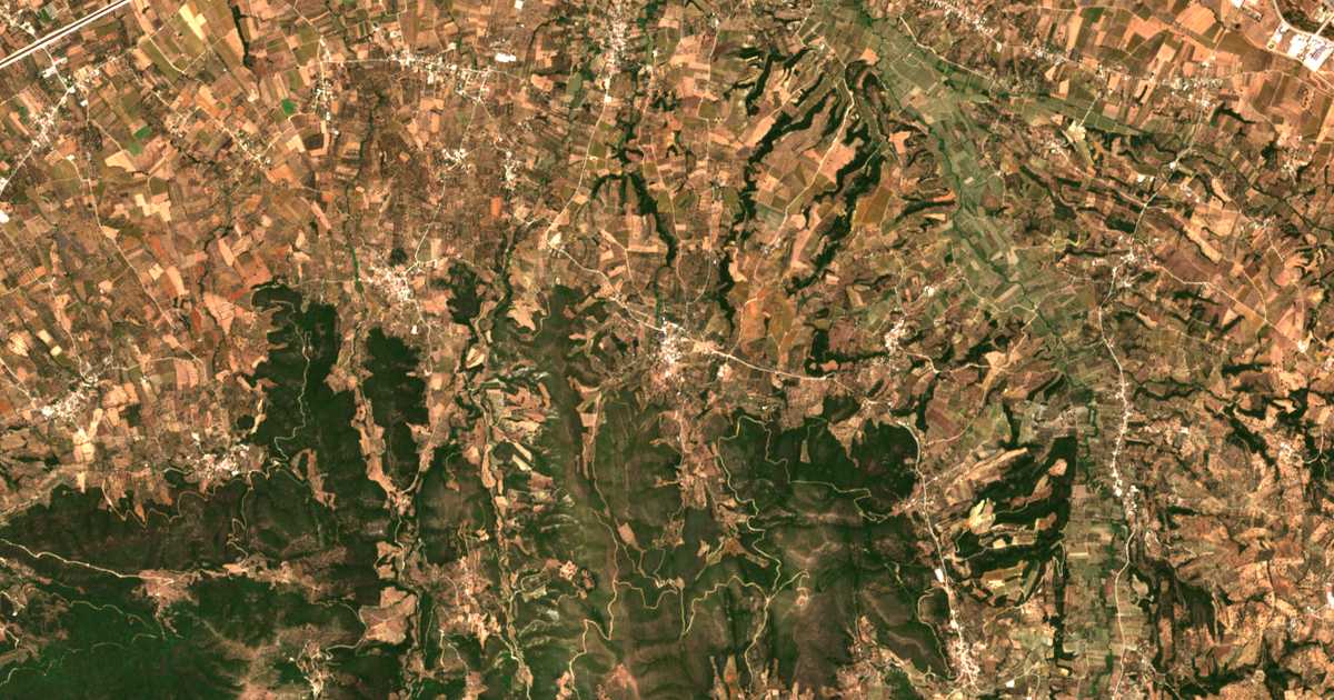 Satellitenkarte von Elaiochórion