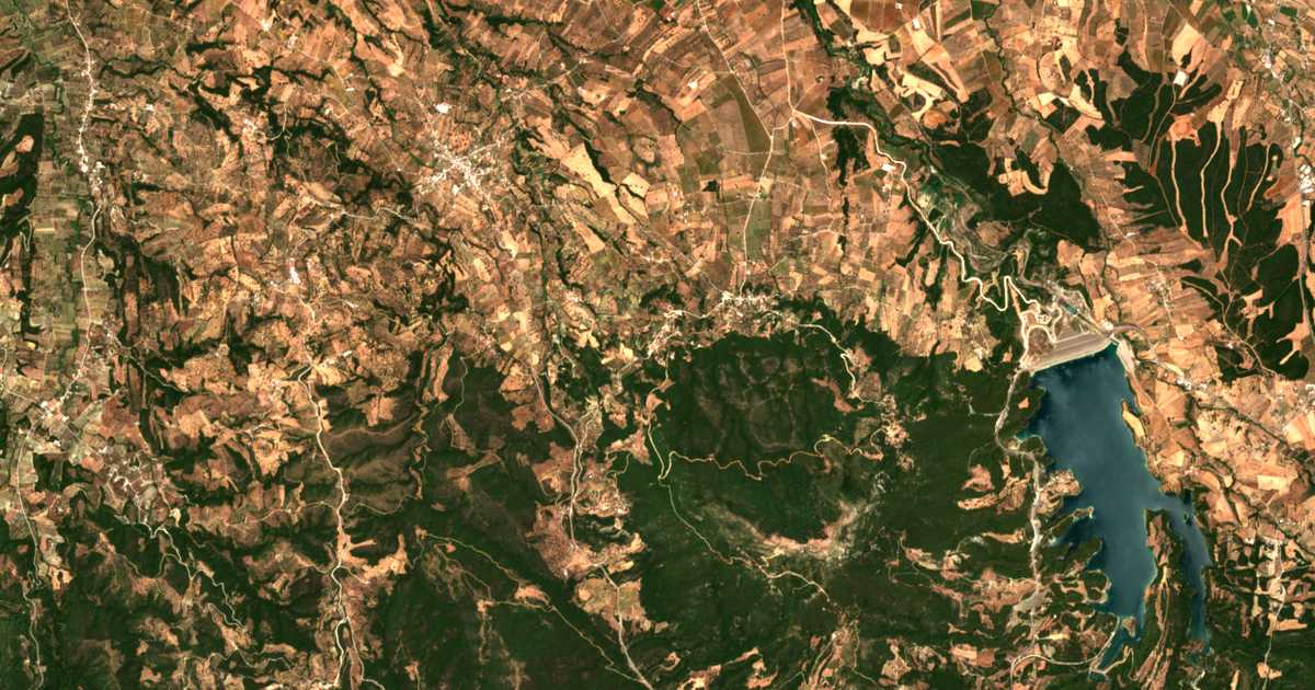 Satellitenkarte von Kómi