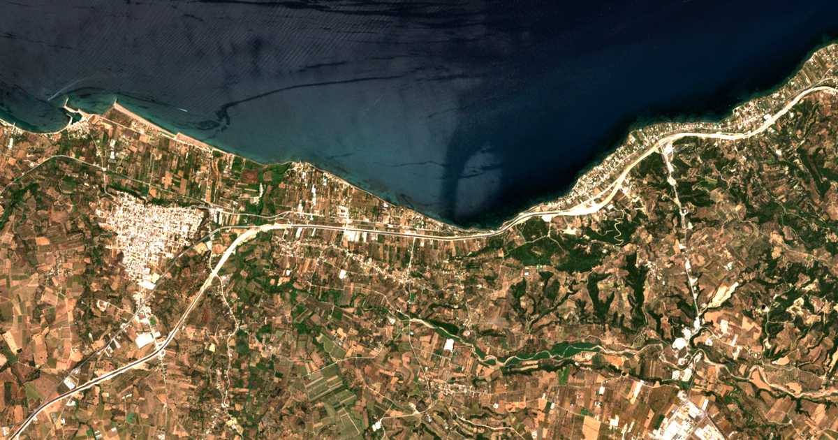 Satellitenkarte von Paralía Alissoú
