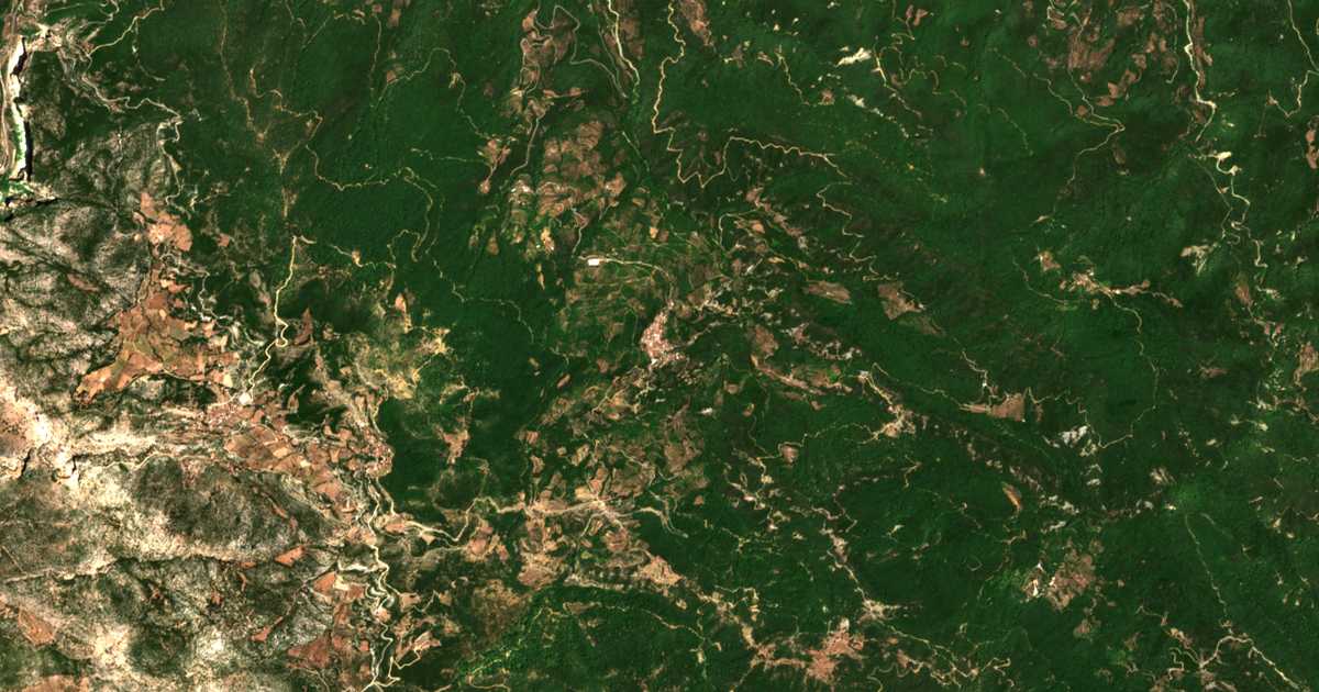 Satellitenkarte von Áno Kerásovon