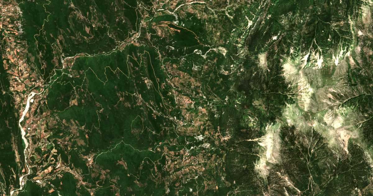 Satellitenkarte von Agía Paraskeví