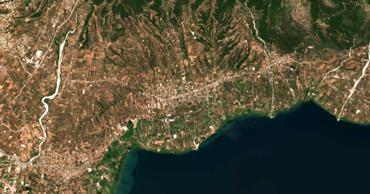 Satellitenkarte von Kainoúrgion