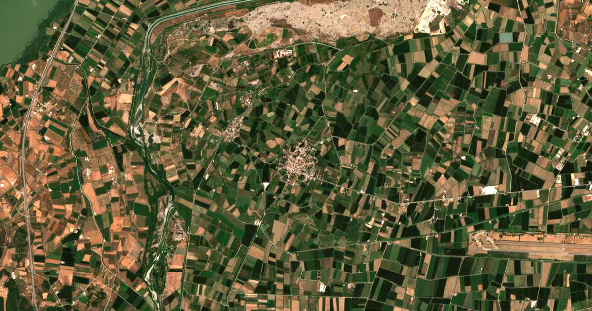 Satellitenkarte von Kalývia