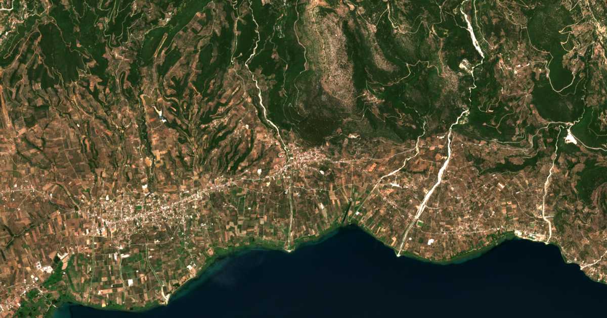 Satellitenkarte von Paravóla
