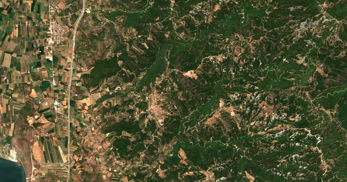 Satellitenkarte von Ampelákion