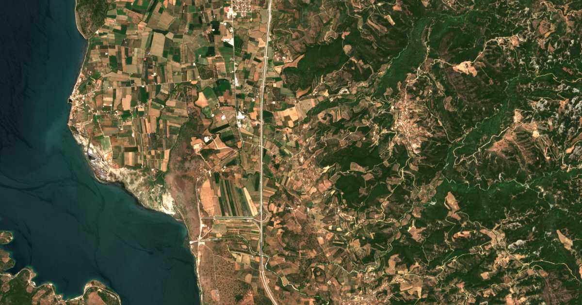 Satellitenkarte von Kámpos