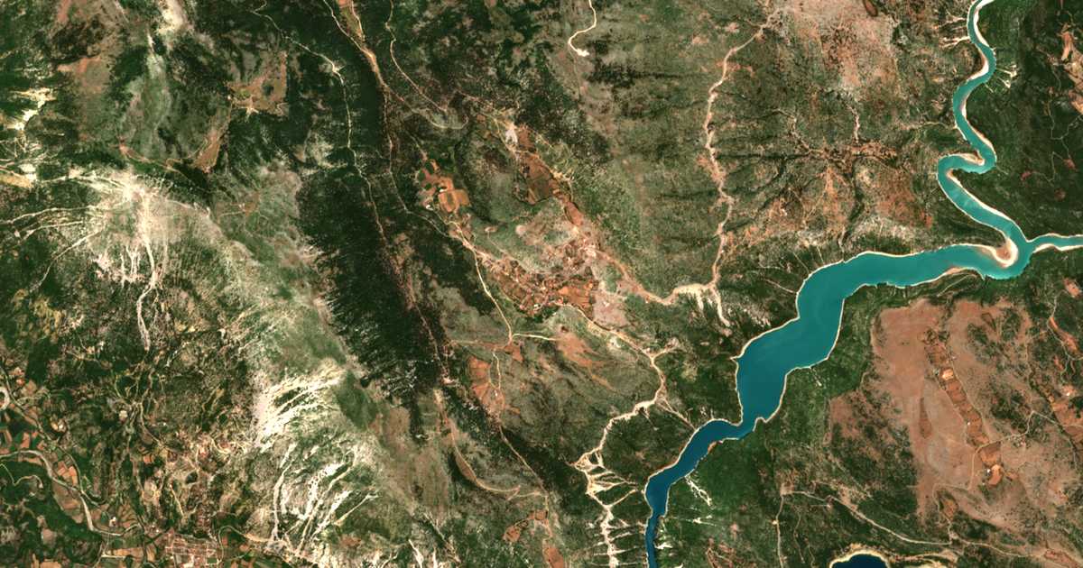 Satellitenkarte von Perdikákion