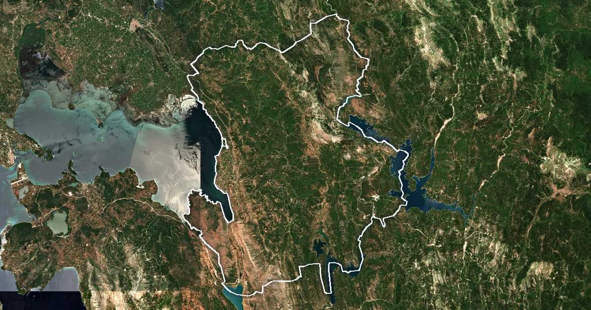 Satellitenbild mit eingezeichneter Grenze: Dímos Amfilochías