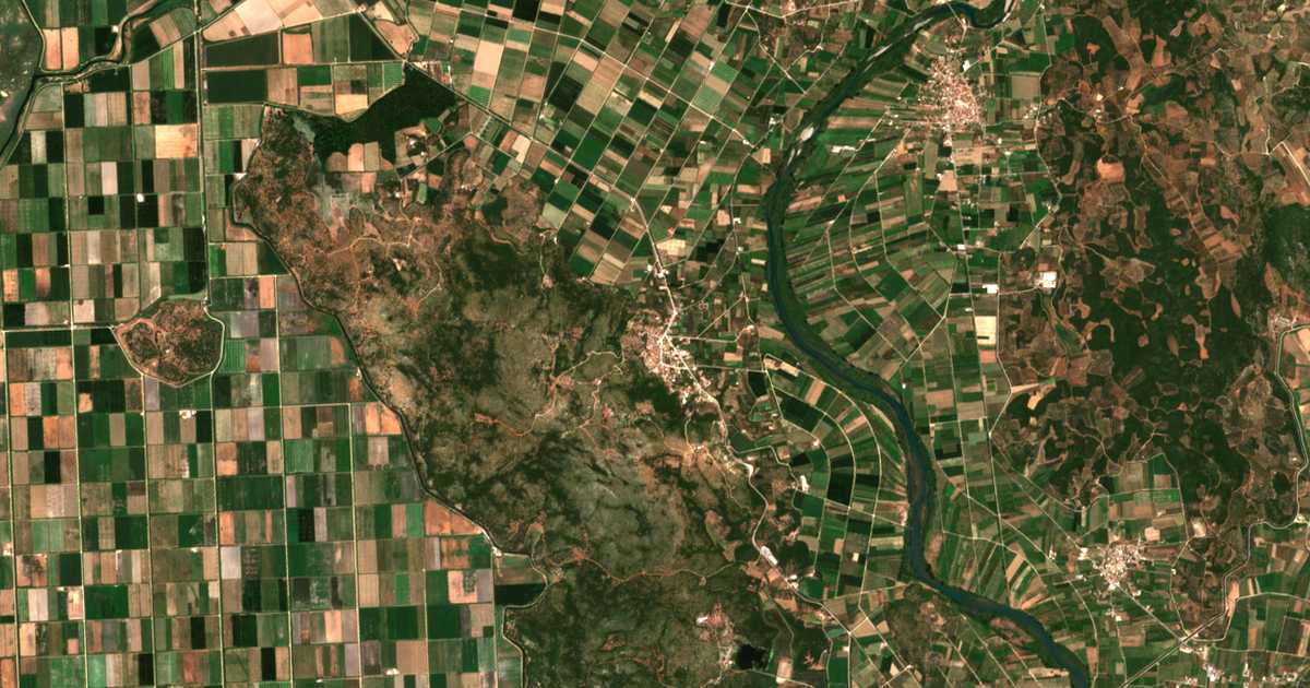Satellitenkarte von Lesínion