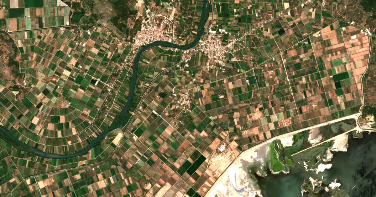 Satellitenkarte von Magoúla