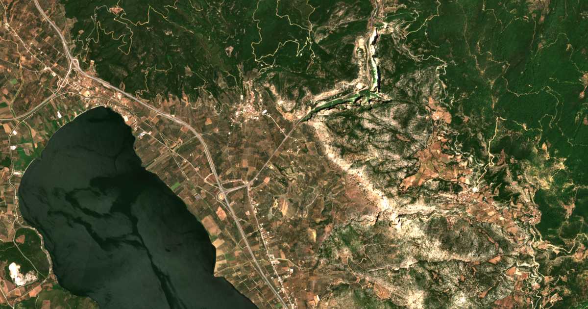 Satellitenkarte von Magoúles