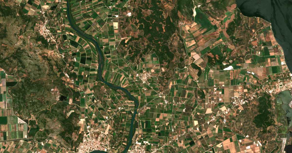 Satellitenkarte von Mástron