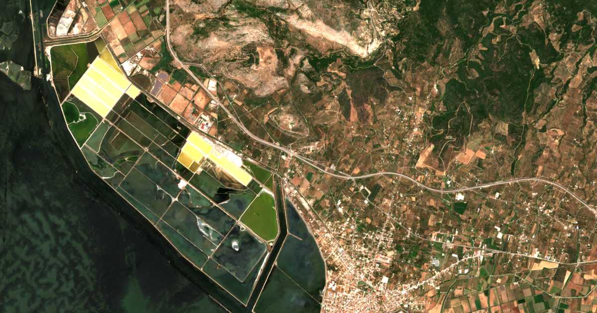 Satellitenkarte von Néa Ydragogeía